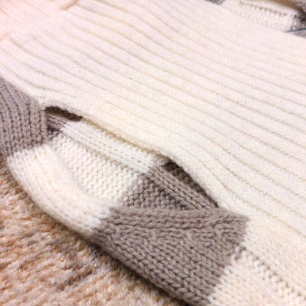 Dog cable knit holiday sweater - Picture 5 of 13